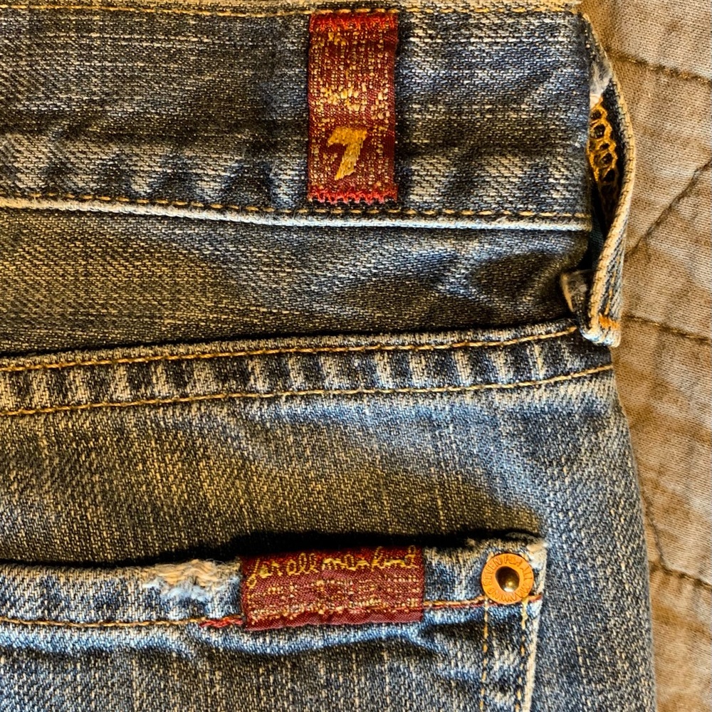 Women’s 7 seven for all mankind jeans.